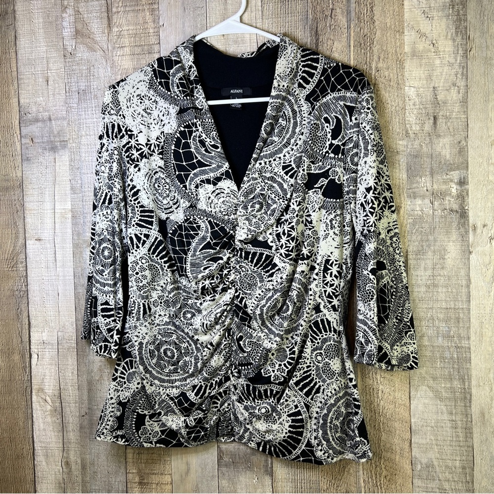 Alfani Large Black & White Print Top V-Neck Ruched Front 3/4 Sleeves